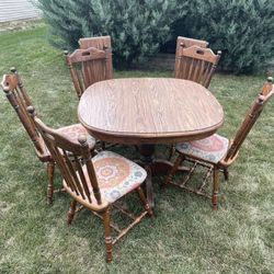 5pc Pedestal Veneer Top Solidwood Dining Set 