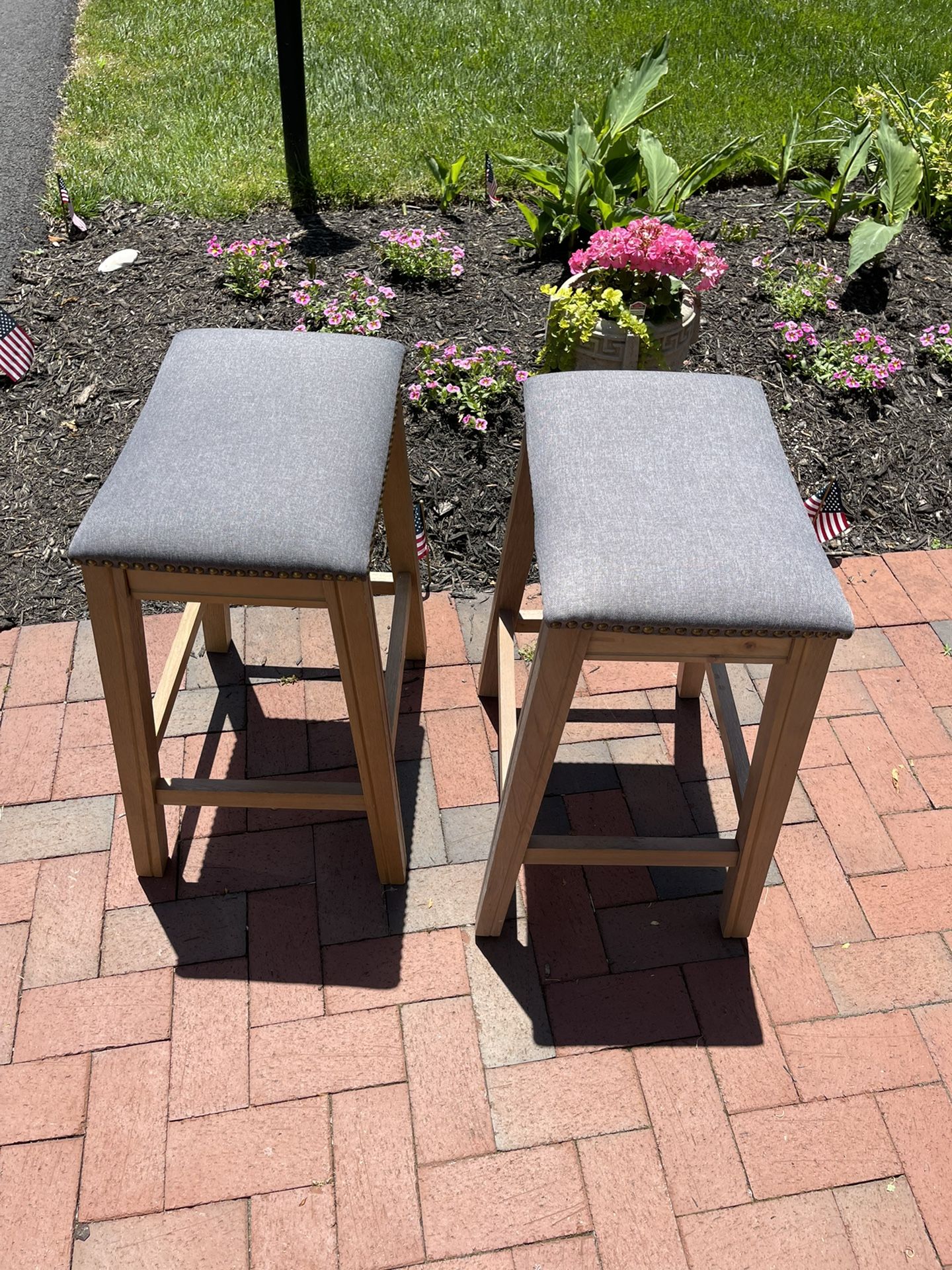 2 Stools