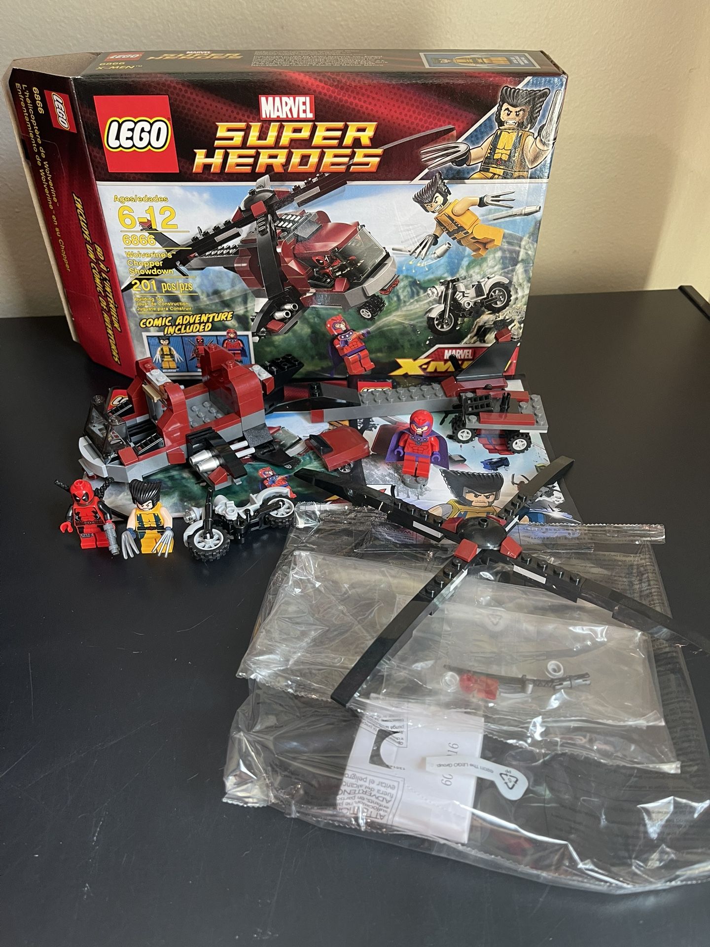 Lego Marvel 6866 Wolverine's Chopper Showdown and Deadpool