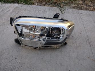 2016.2020 Toyota Tacoma Headlight