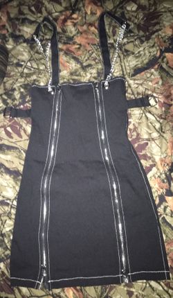 Rock star pretty 🖤little black dress