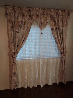 2x Very nice floral window curtain set
