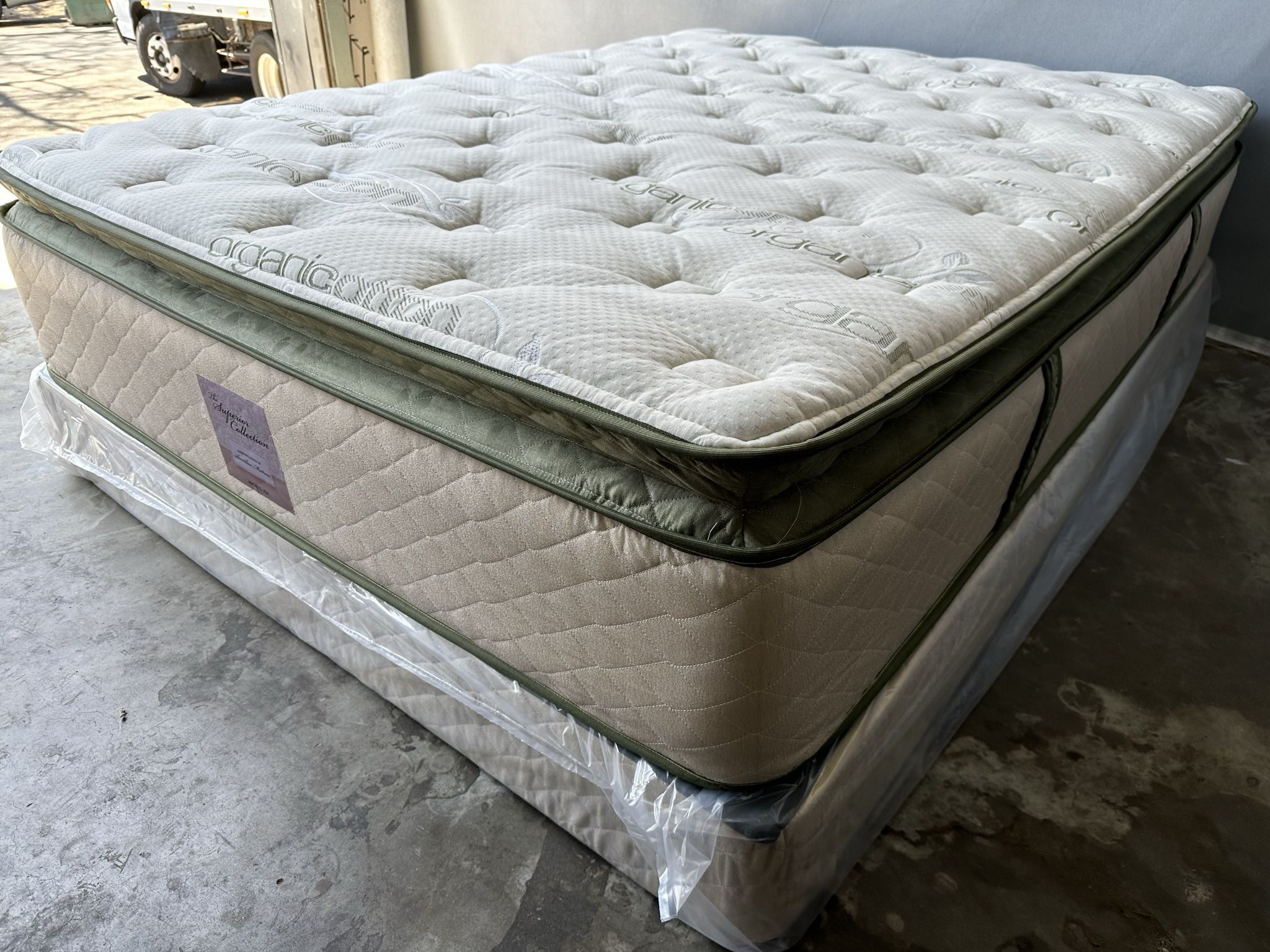 Queen Size Organic Hybrid Gel Pillow Top Mattress 