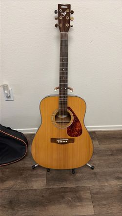 Yamaha  f335   Steel strings guitar  with bag