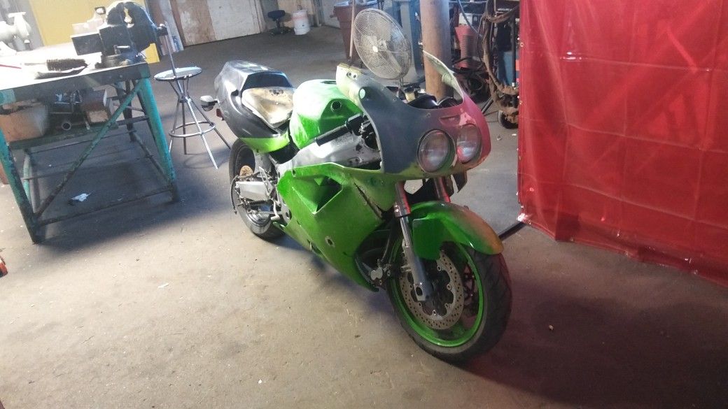 1991 Kawaski ZX7 Ninja parting out