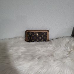 LV Wallet 