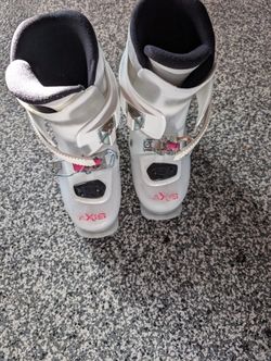 Axis Youth Ski Boots Size 4
