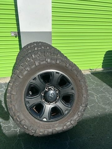 Dodge 2500/3500 Oem Factory On 35x12.50x20 Used
