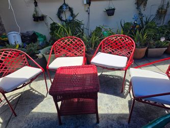 Vintage brown jordan  tamiami 4 chairs