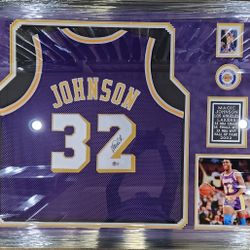 Lakers Magic Johnson Signed, Beckett-Certified, Deluxe-Framed Jersey 