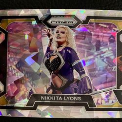 Nikkita Lyons 2024 Panini Prizm WWE #45 CRACKED ICE PRIZM! 