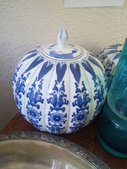 Blue and White Porcelain Lidded Jar