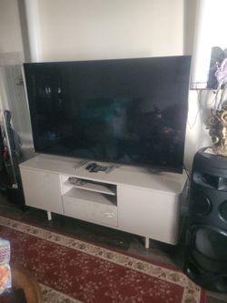 TV STAND 70''
