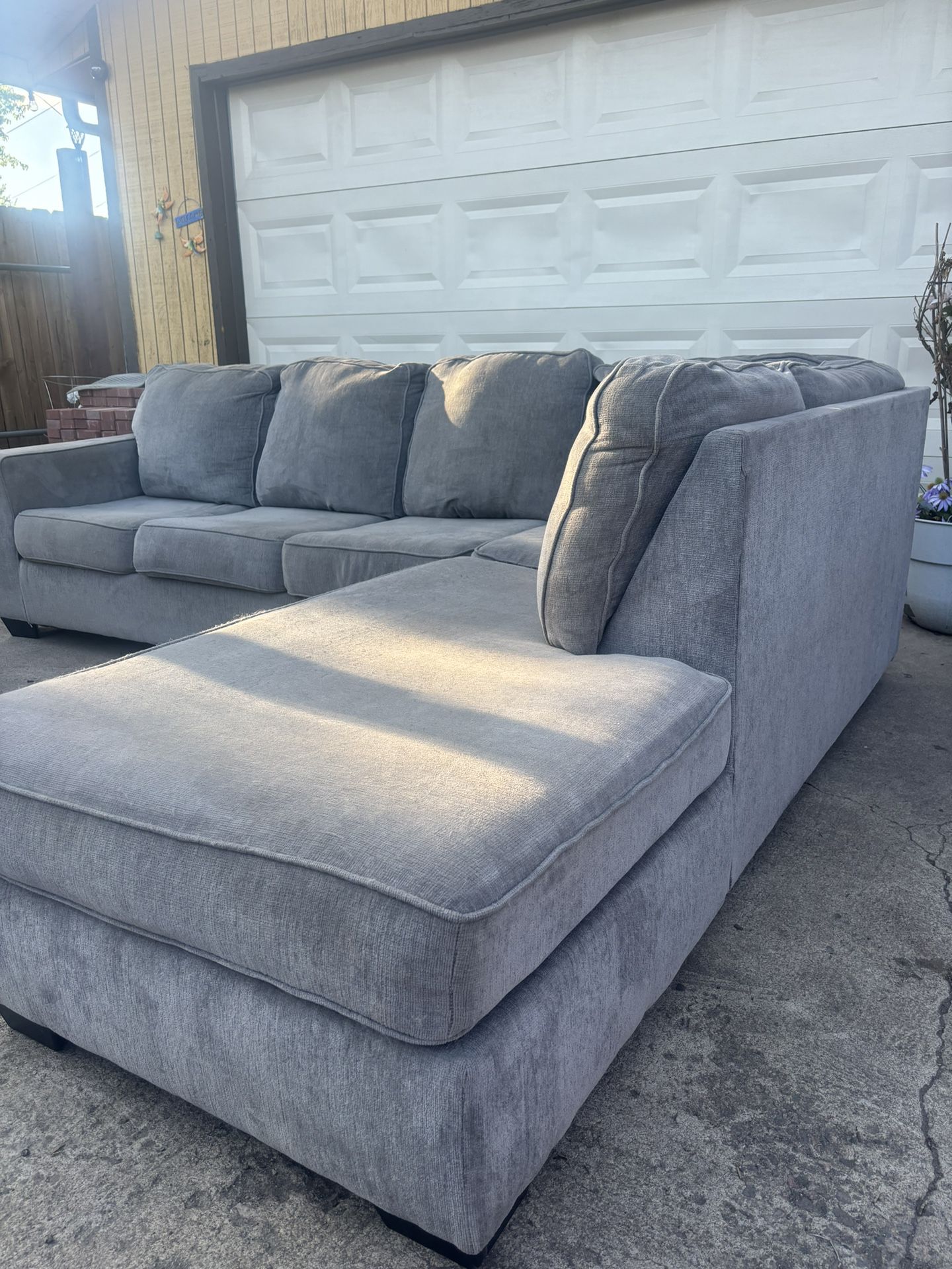Free Delivery 🚚 Big Grey Sectional Couch 2 Piece