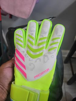 Goalkeeper gloves