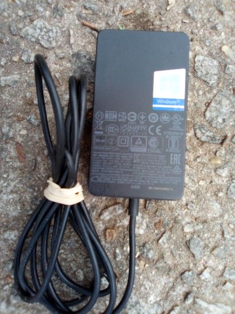 Windows 44watt Surface Charger