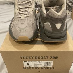 YEEZY BOOST 700 V2 TEPHRA