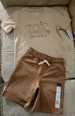 Boy's Short And Tee Set Size 5T 