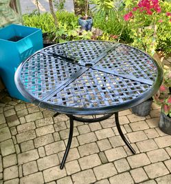 42” Outdoor Patio/Dining Table : 42”W x 28”H