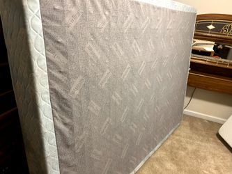 Queen mattress and boxspring