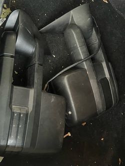 I’m selling a pair mirror fits in gmc o Chevy 2000 to 07 model asking $70