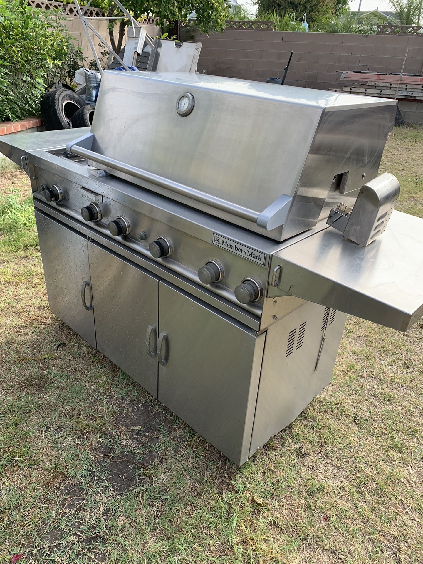 MEMBER’S MARK 6 BURNERS OUTDOOR GRILL for Sale in Garden Grove, CA