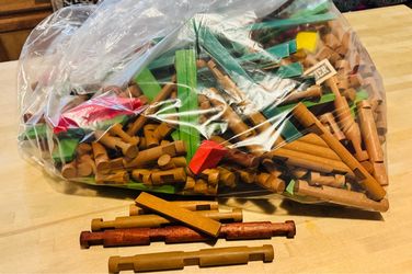 Large Lot Of Lincoln Logs 200+ Pieces