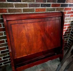 Twin Sleigh Bed