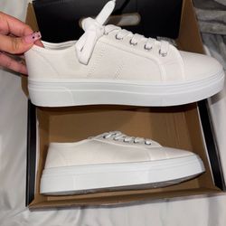 NEW White Sneakers Women’s 9