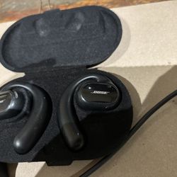 Bose Sport Open Earbuds — True Wireless Open Ear Headphones - Sweat Resistant for Running, Walking and Workouts, Black Bose Sport Open Earbuds - True 