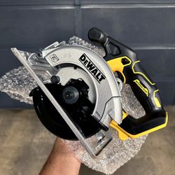 DeWalt 20v BRUSHLESS 6-1/2” Sidewinder Style Circular Saw (Tool Only) 
