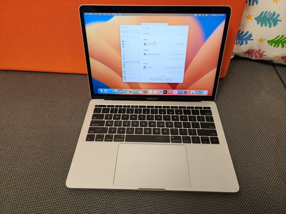 2017 MacBook PRO 13 INCH 256GB