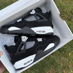 Jordan 4 White Thunder Size 9 Brand New 