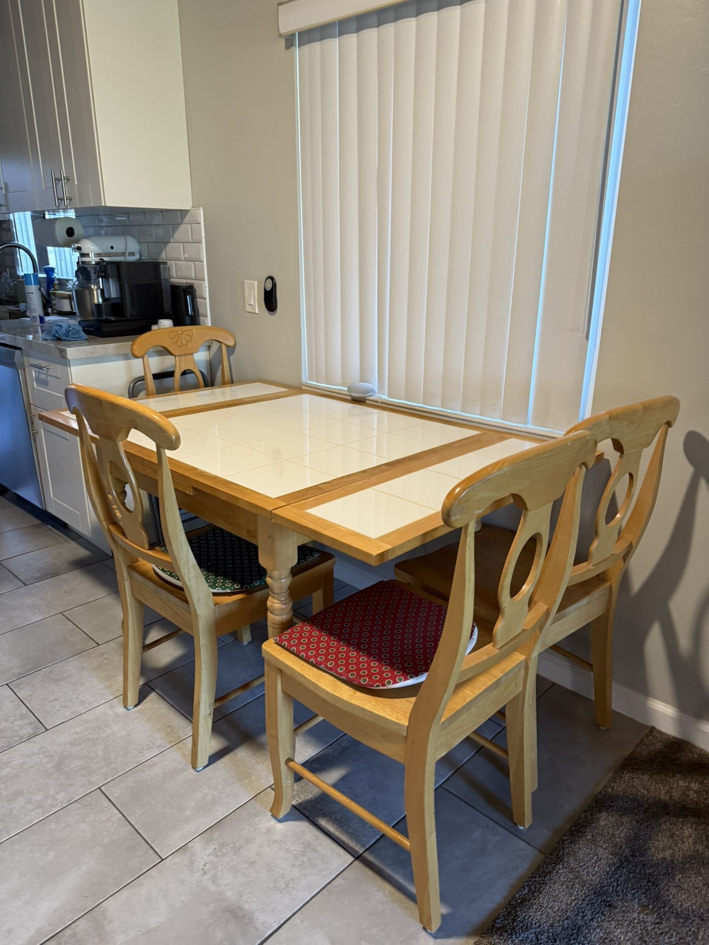 Dining Table +4 Chairs – Solid Wood Tile Top