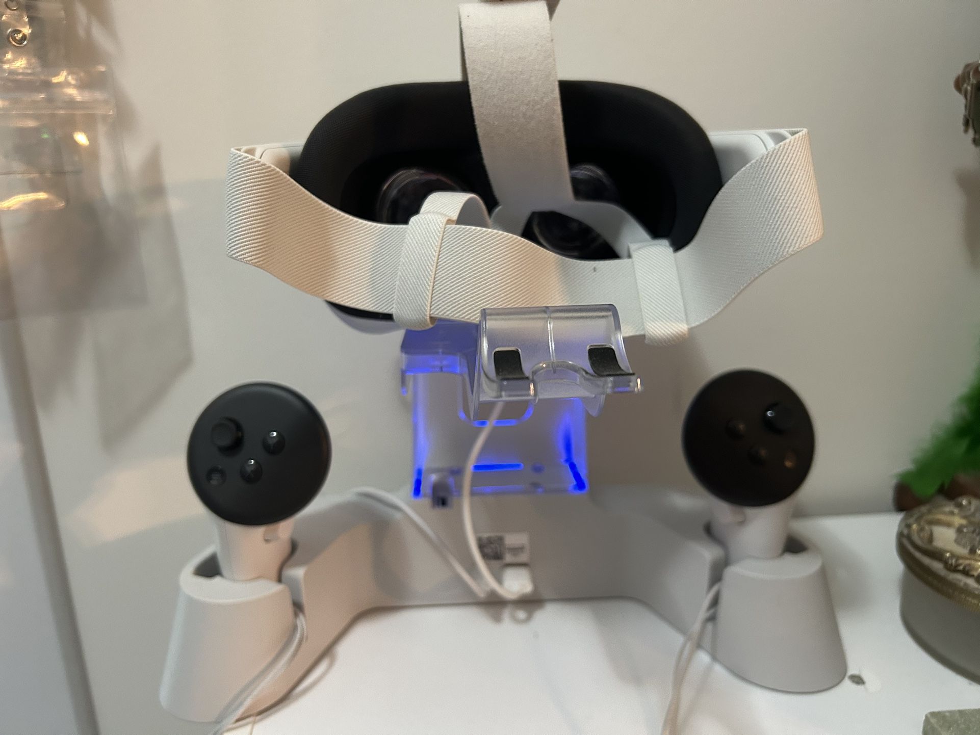 Meta Quest 3S Headset & stand
