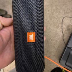 JBL SPEAKER LIKE NEW