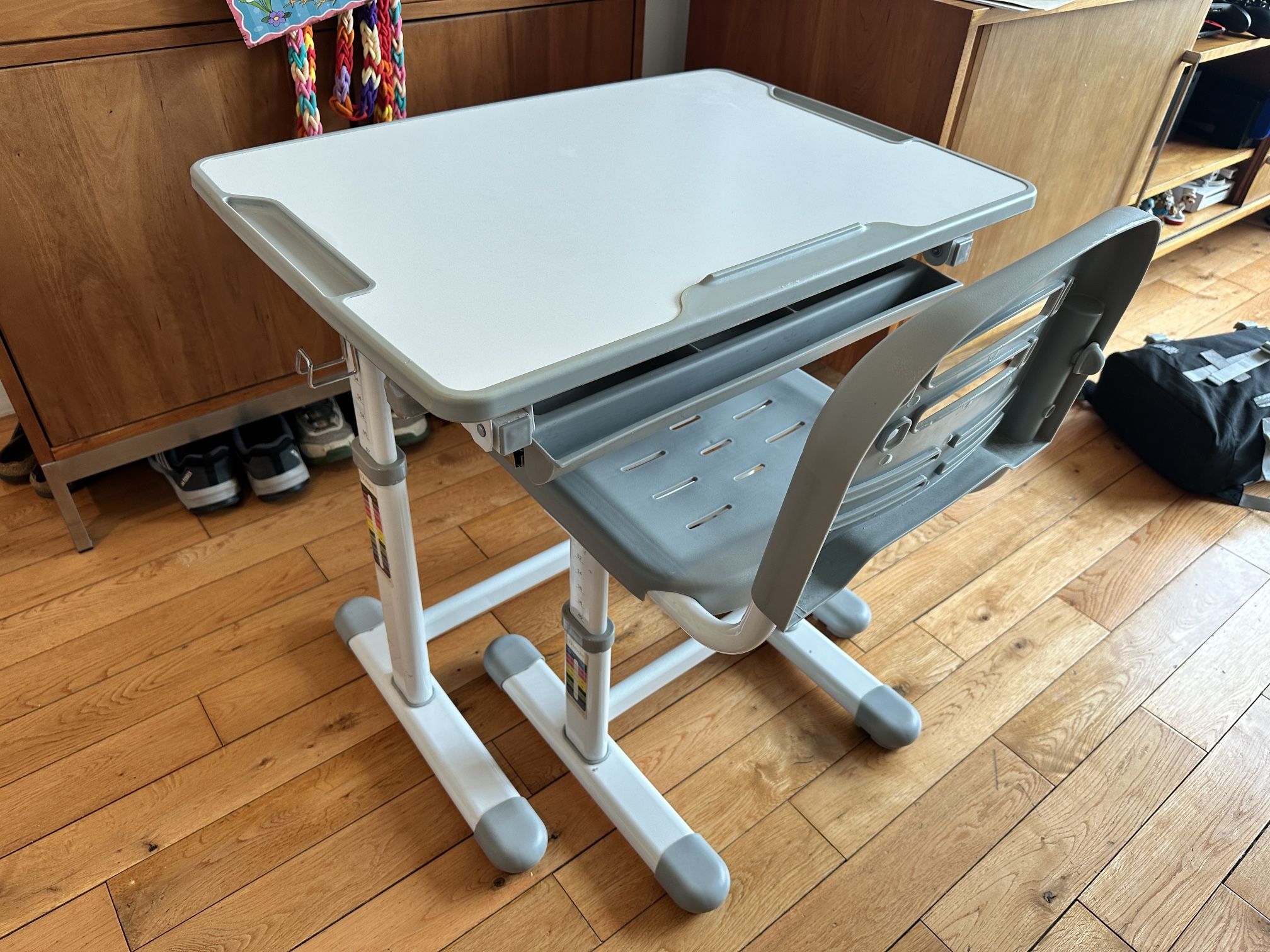 Kids Multifunctional Desk and Chair Set