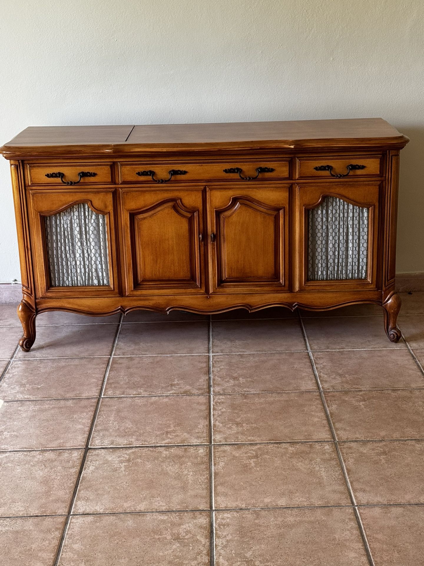 Vintage Magnavox Stereo Console