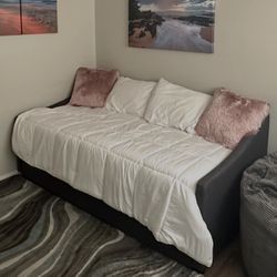 Daybed with trundle - sleeps two