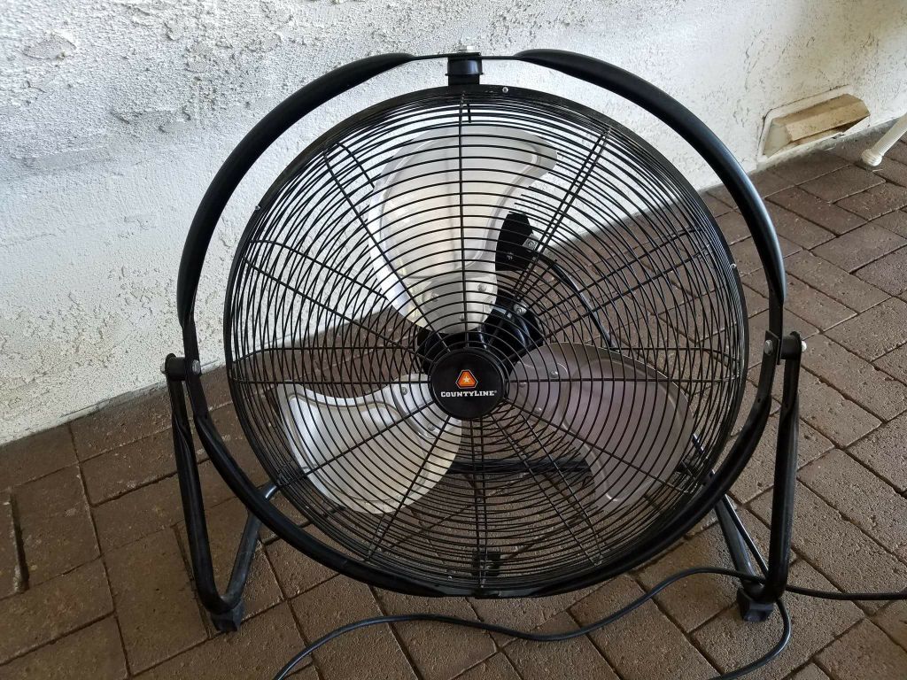 Electric 3 speed CountyLine 20 in fan.