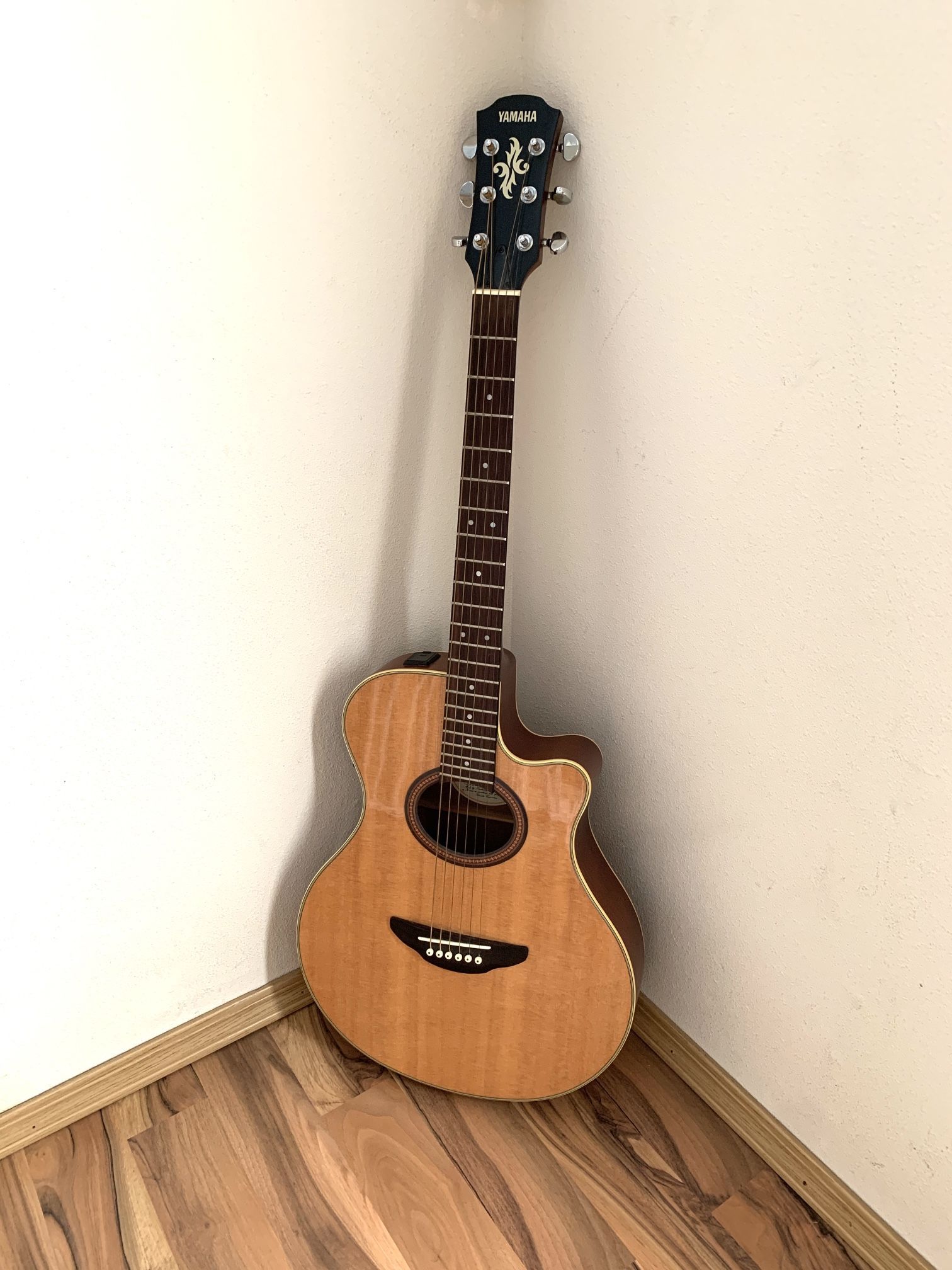 Vintage Yamaha APX-4A Acoustic-Electric Guitar