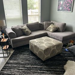 Sectional with autaman great condition w/ pillows