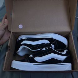 Vans Knu Skool - Black/True White - Brand New (Men's 9 / Women's 10.5)