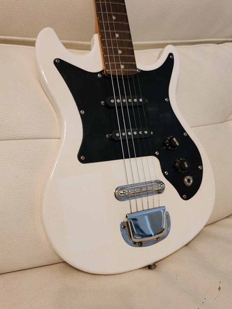 Vintage Harmony Electric Guitar for Sale in Oakland Park, FL Vintage Harmony Electric Guitar for Sale in Oakland Park, FL
