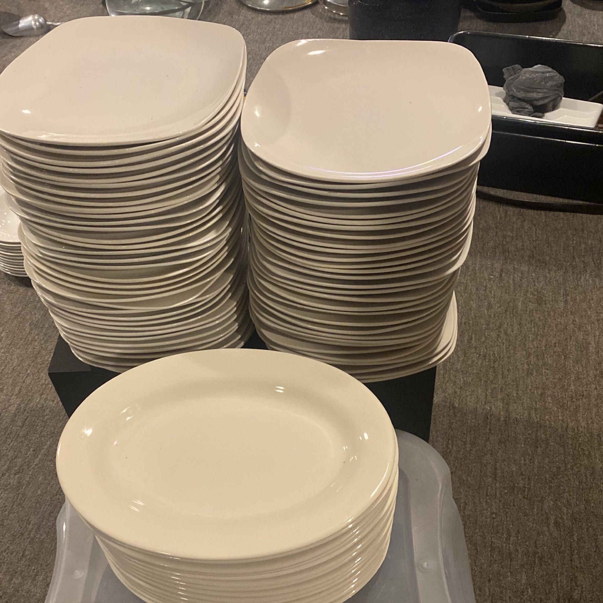 Plates 65 Small 14 Oval Bowls $100