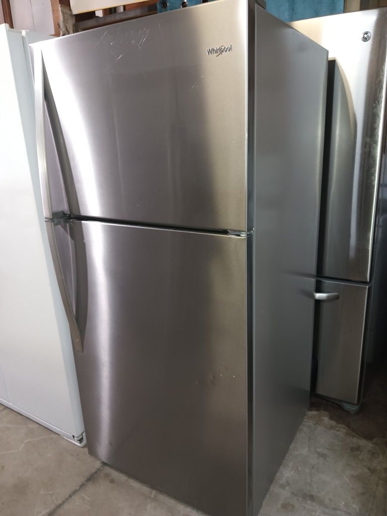 Whirlpool Refrigerator Top And Bottom Stainless Steel Works Good 👍