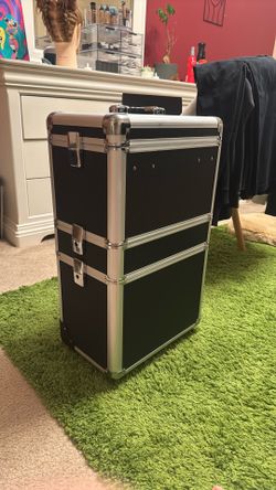 Portable rolling storage case