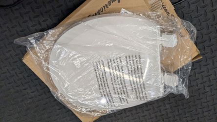 New in box soft closing toilet seat