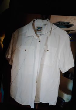 A Nice White Short Sleeve Dress Shirt Top