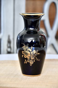 Glass vase with gold trim